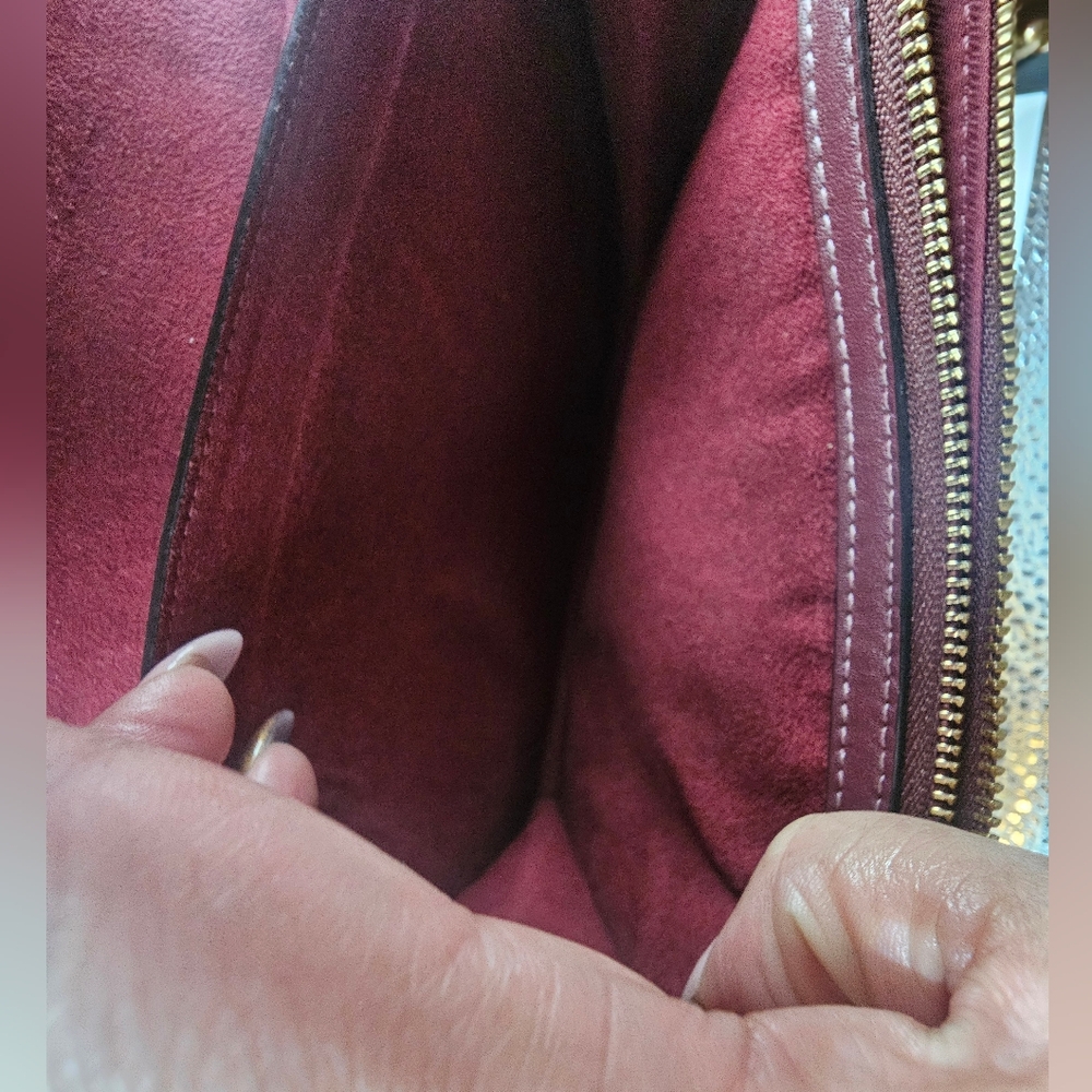 Coach Klaren Crossbody With Rainbow Linear Quilting. - Picture 14 of 16